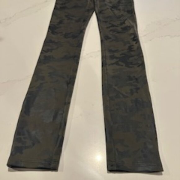 Spanx Camo Leggings – High Rise Sculpting Activewear. Size S - Picture 4 of 8
